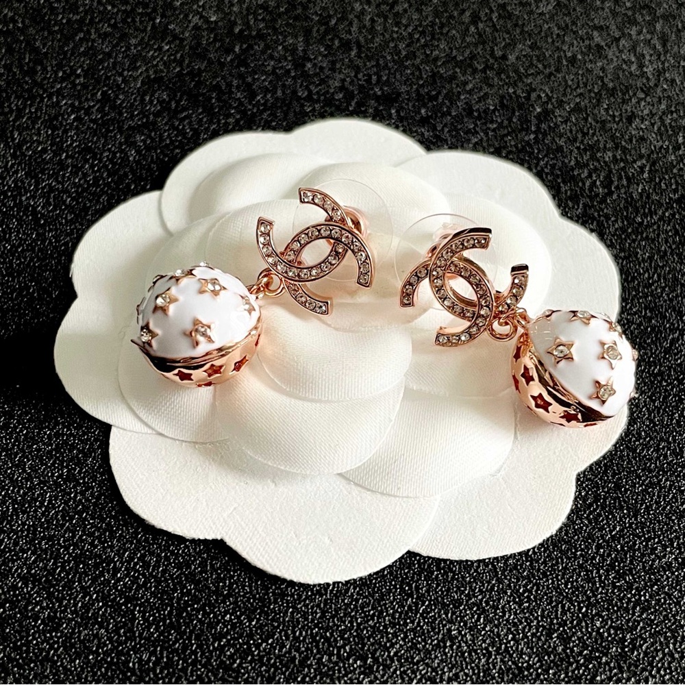 Chanel fashion earrings - Picture 2 of 6